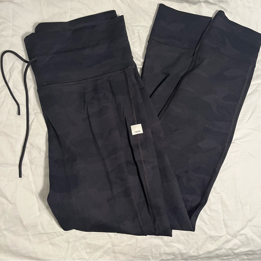 Vuori everyday leggings camo women’s size XL